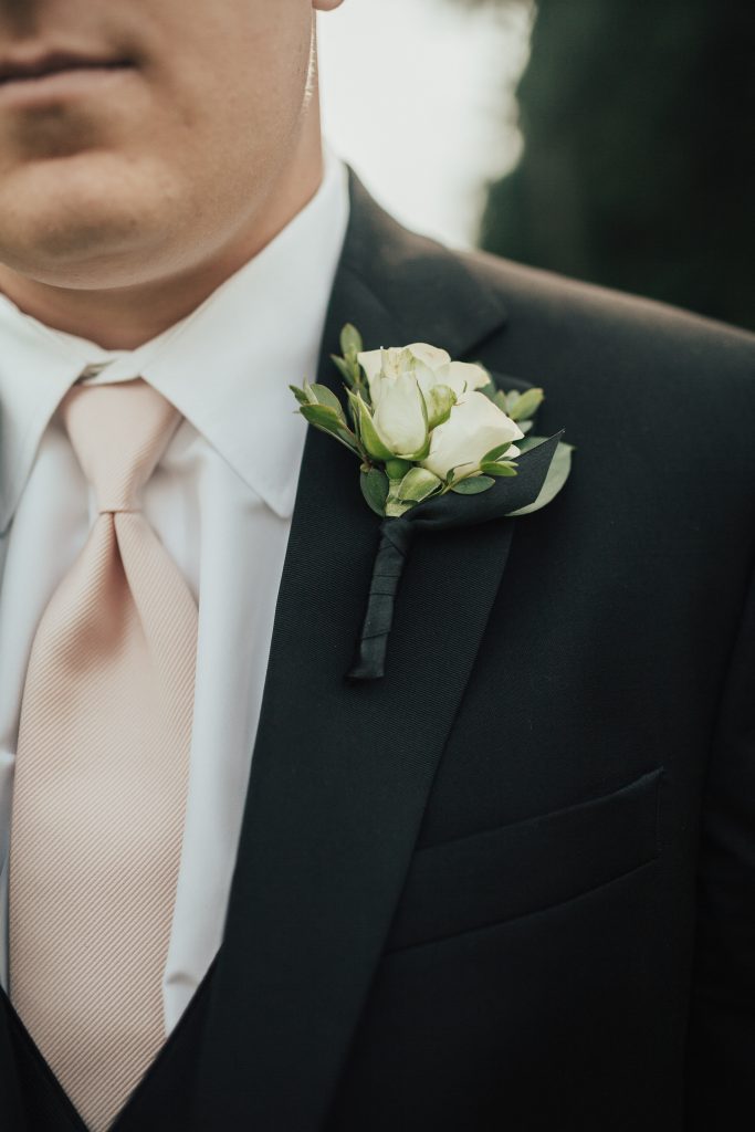 Spray rose boutonniere by Jen's Blossoms 