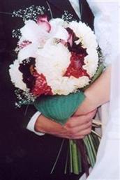 Floral arrangements and photos copyright � Jen's Blossoms 2004