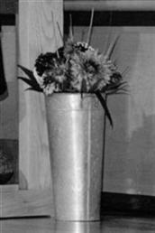 Floral arrangements and photos copyright � Jen's Blossoms 2004