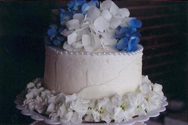 Floral arrangements and photos copyright � Jen's Blossoms 2004