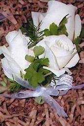 Floral arrangements and photos copyright � Jen's Blossoms 2004