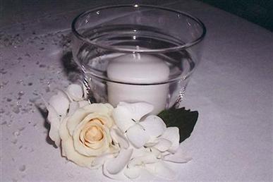Floral arrangements and photos copyright � Jen's Blossoms 2004