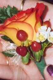 Floral arrangements and photos copyright � Jen's Blossoms 2004