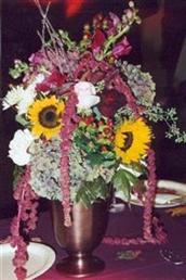 Floral arrangements and photos copyright � Jen's Blossoms 2004