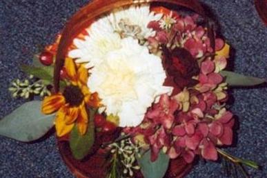 Floral arrangements and photos copyright � Jen's Blossoms 2004