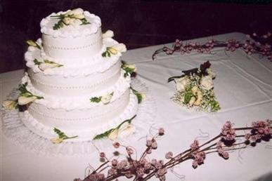Floral arrangements and photos copyright � Jen's Blossoms 2004