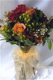Floral arrangements and photos copyright � Jen's Blossoms 2004