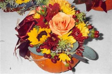 Floral arrangements and photos copyright � Jen's Blossoms 2004