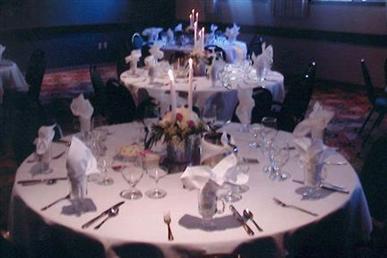 Floral arrangements and photos copyright � Jen's Blossoms 2004