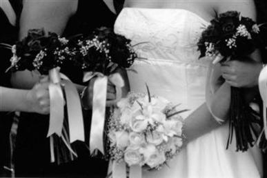 Floral arrangements and photos copyright � Jen's Blossoms 2004