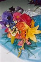 Floral arrangements and photos copyright � Jen's Blossoms 2004